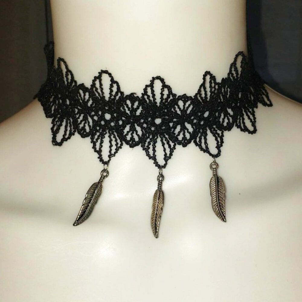 2 FOR 10$ NWT black lace and silver metal feather necklace